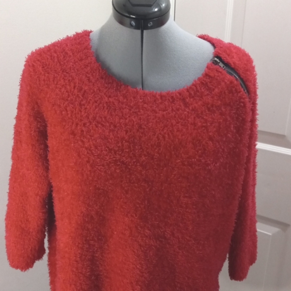 One A, Sweater with Zipper on Shoulder. Size Lg